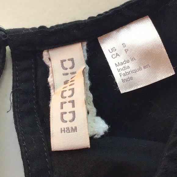 H&M eyelet top - Picture 2 of 3